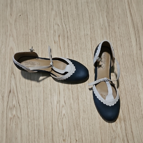 Hotter Low Heel Comfort Navy & Beige Leather UK 6 - Picture 1 of 8